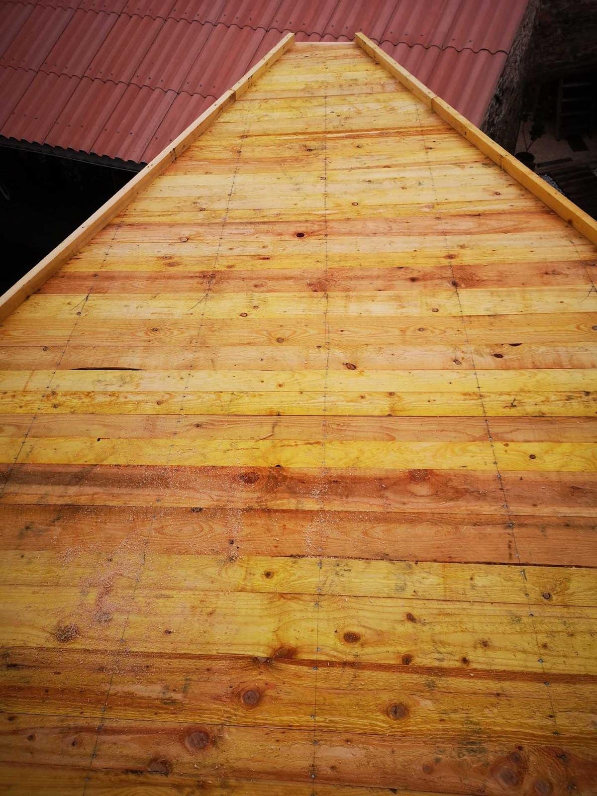 Pose et rénovation de charpente en bois et voligeage neuf par Artisan Dallau
